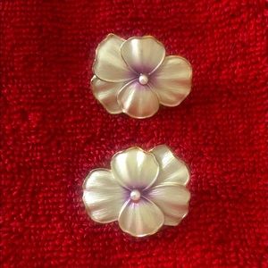 Vintage Eggshell Brushed Enamel Pansy Flower Clip On Earrings